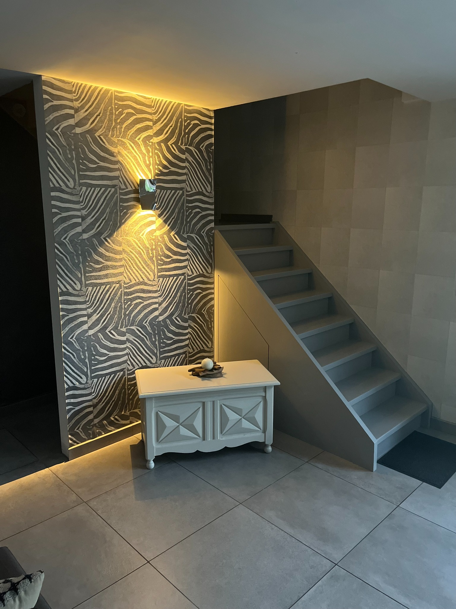 Decoratieve trap in de junior suite